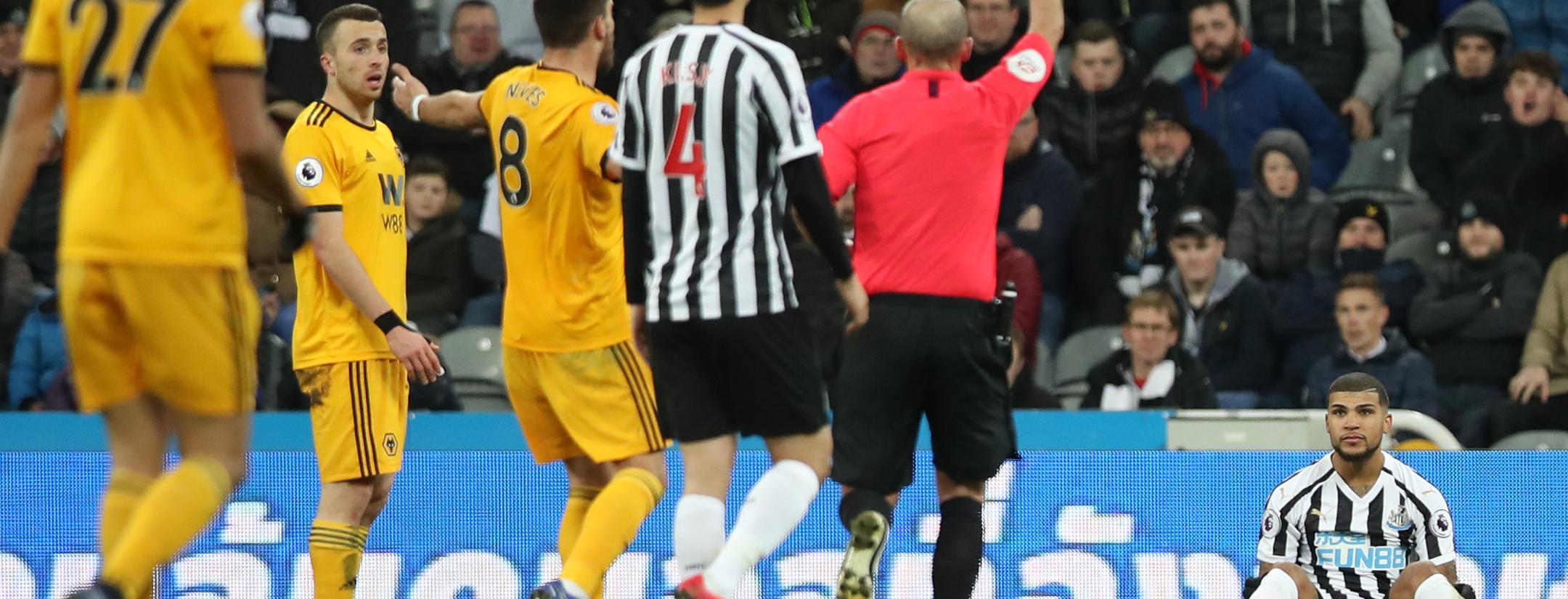 DeAndre Yedlin red card