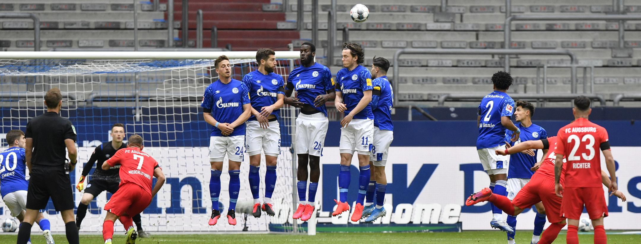 Eduard Lowen free kick