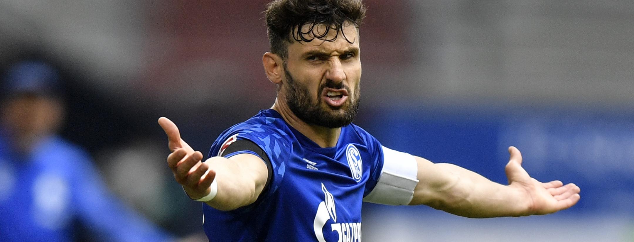 Augsburg signs three players