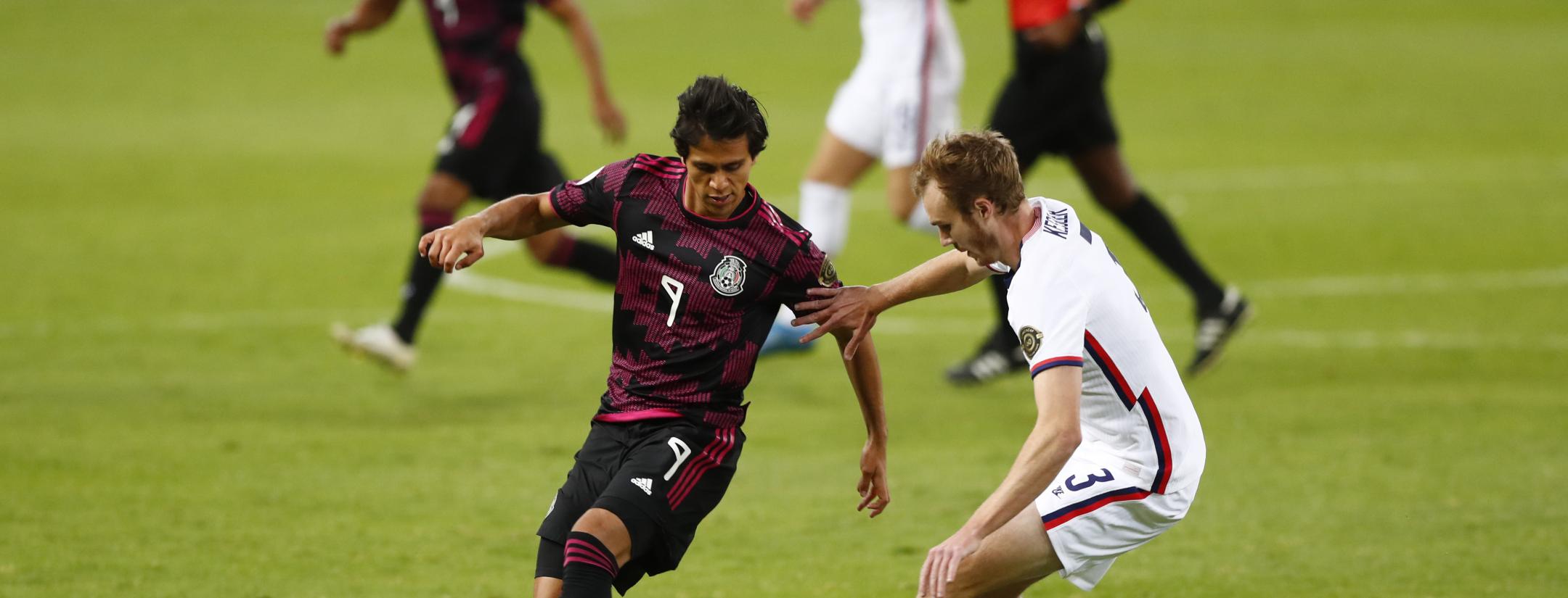 Abucheos a JJ Macías