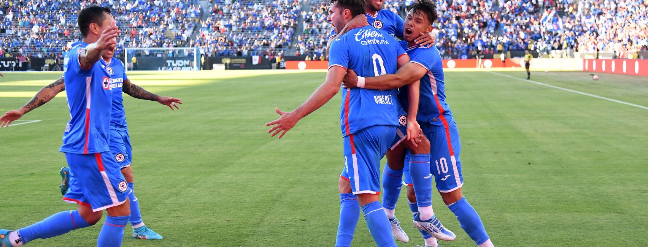 Santi Giménez anota para Cruz Azul