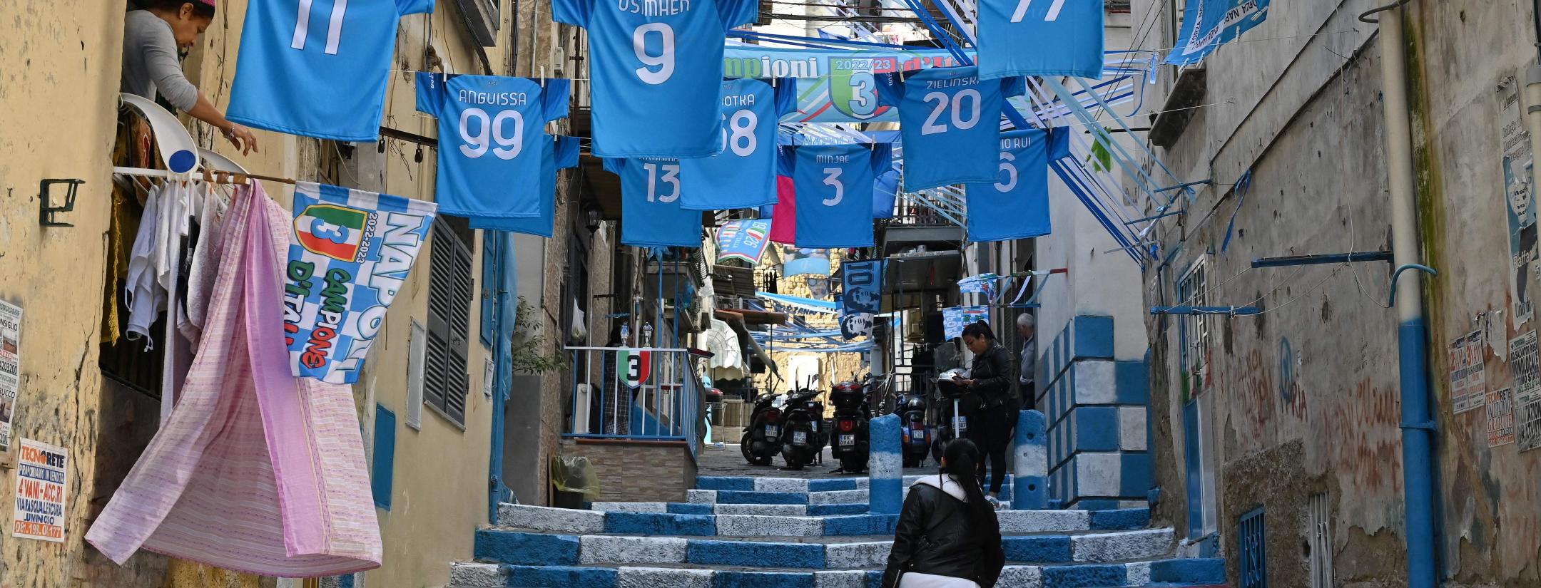 Naples gets ready to party