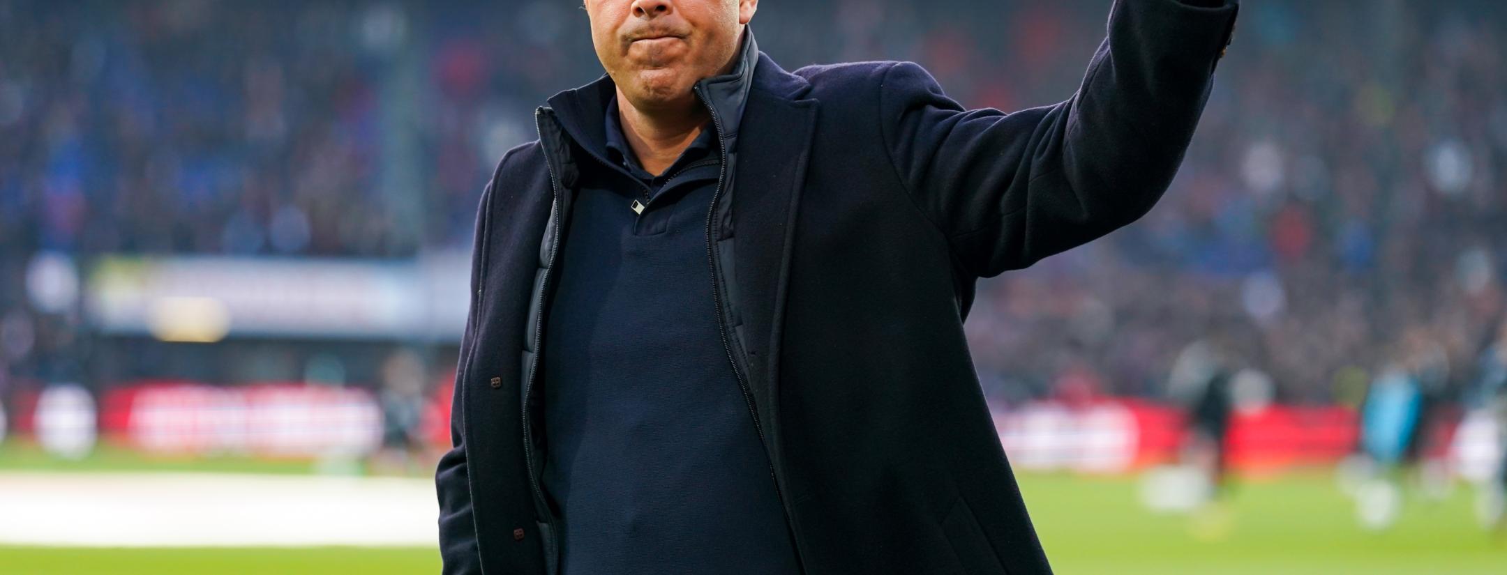 Arne Slot salutes fans at Stadion Feyenoord