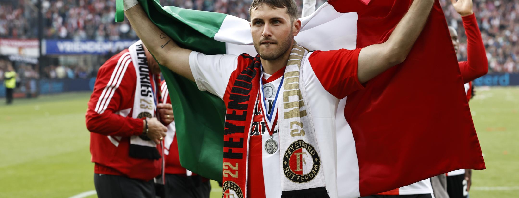 Santiago Giménez campeón de la Eredivisie