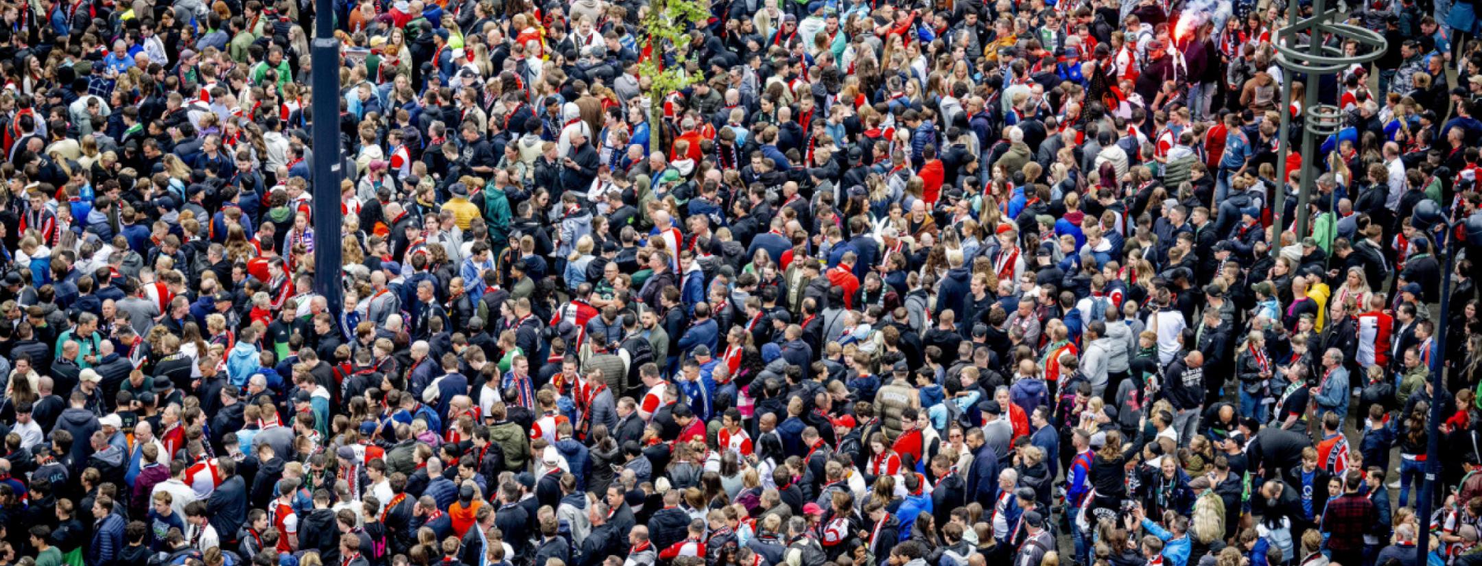 Feyenoord fans pack center of Rotterdam