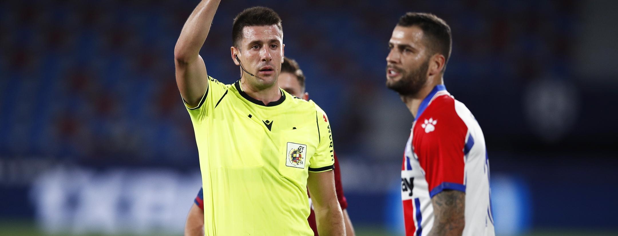 Edgar Mendez red card