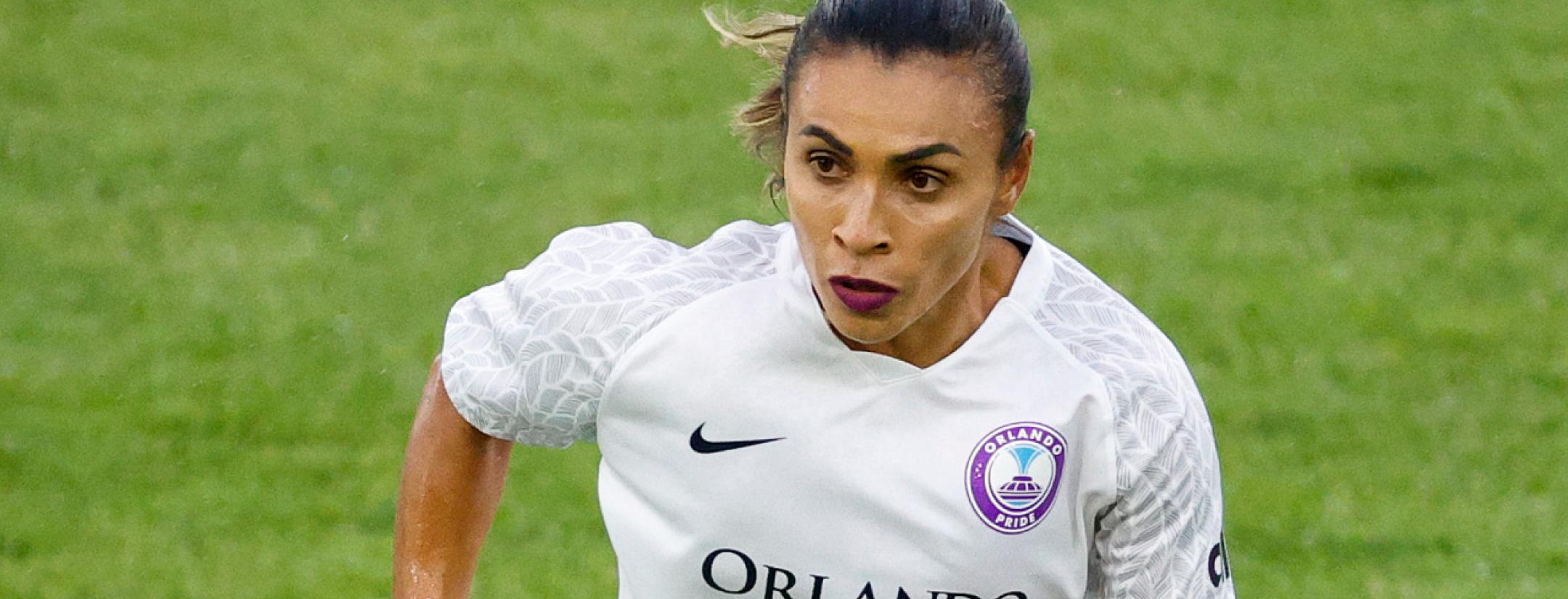 Marta knee injury