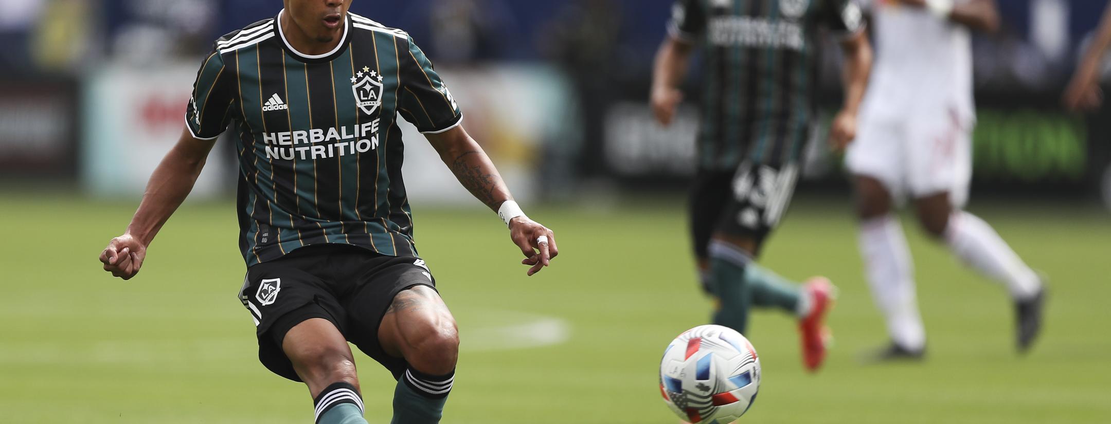 Julián Araujo Puede Jugar Por México