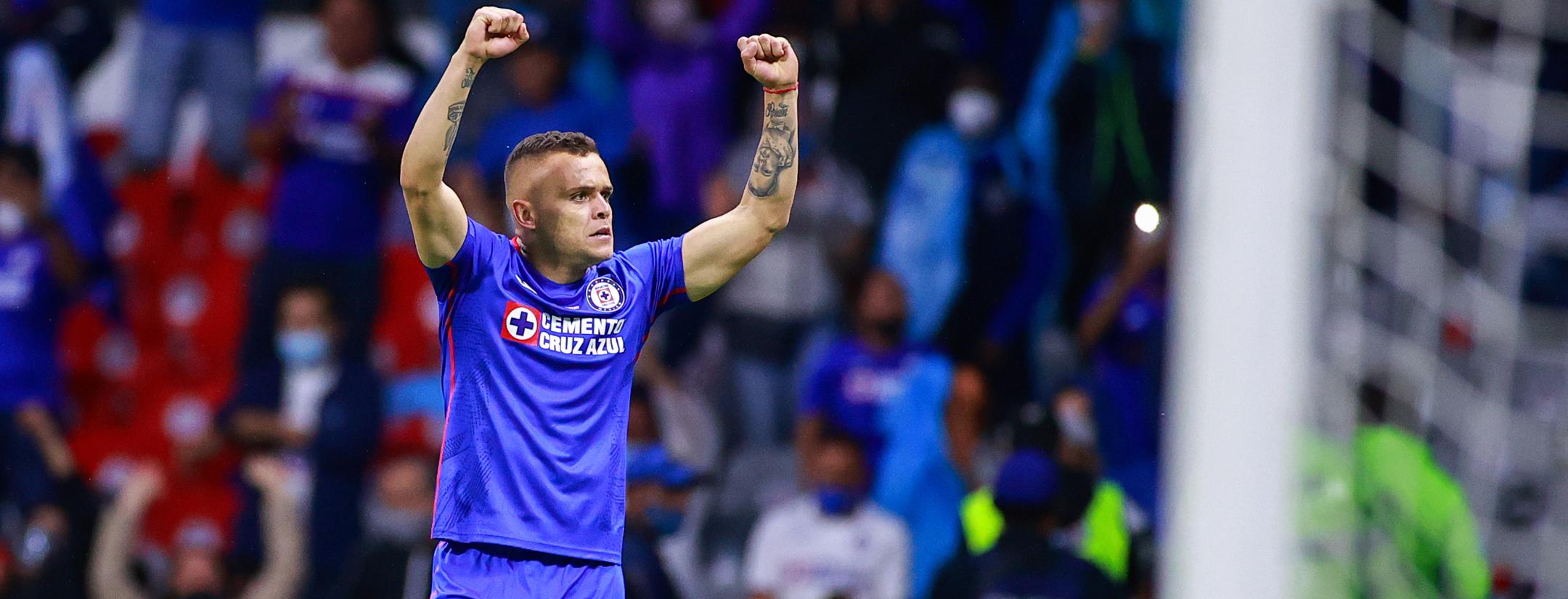 Cabecita Rodriguez celebrates his goal against Santos