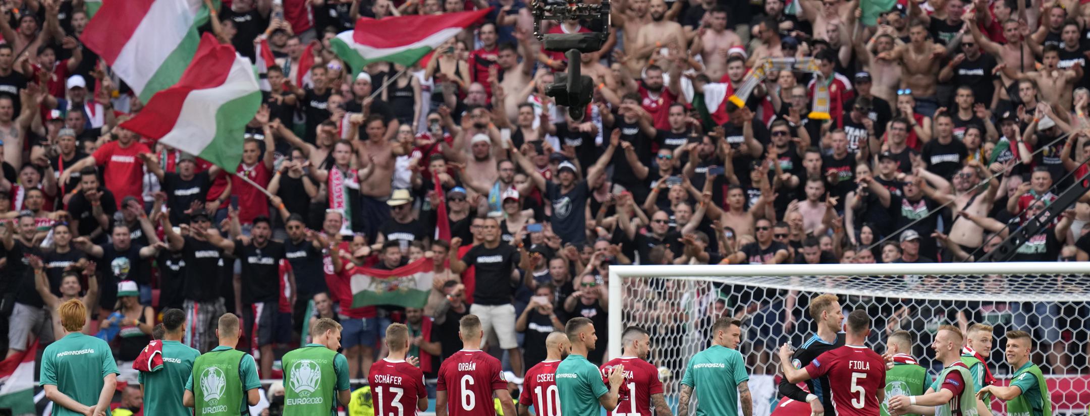 UEFA Investiga A Fans De Hungría