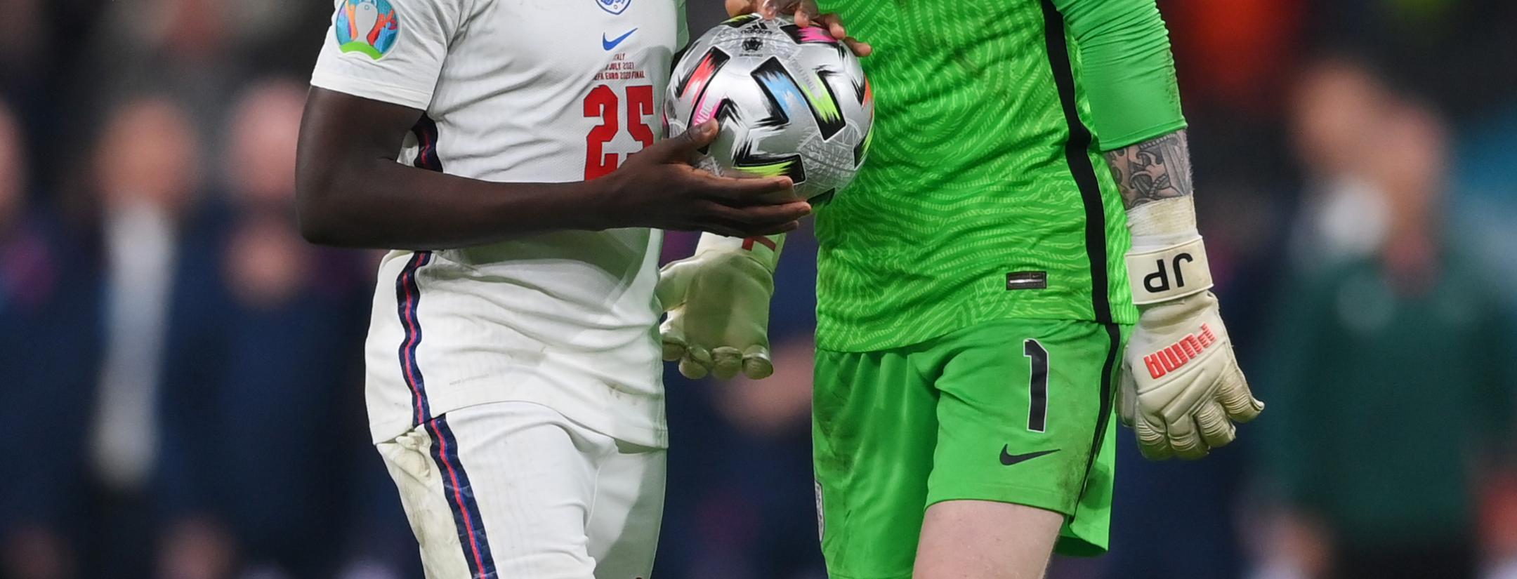 Bukayo Saka penalty vs Italy