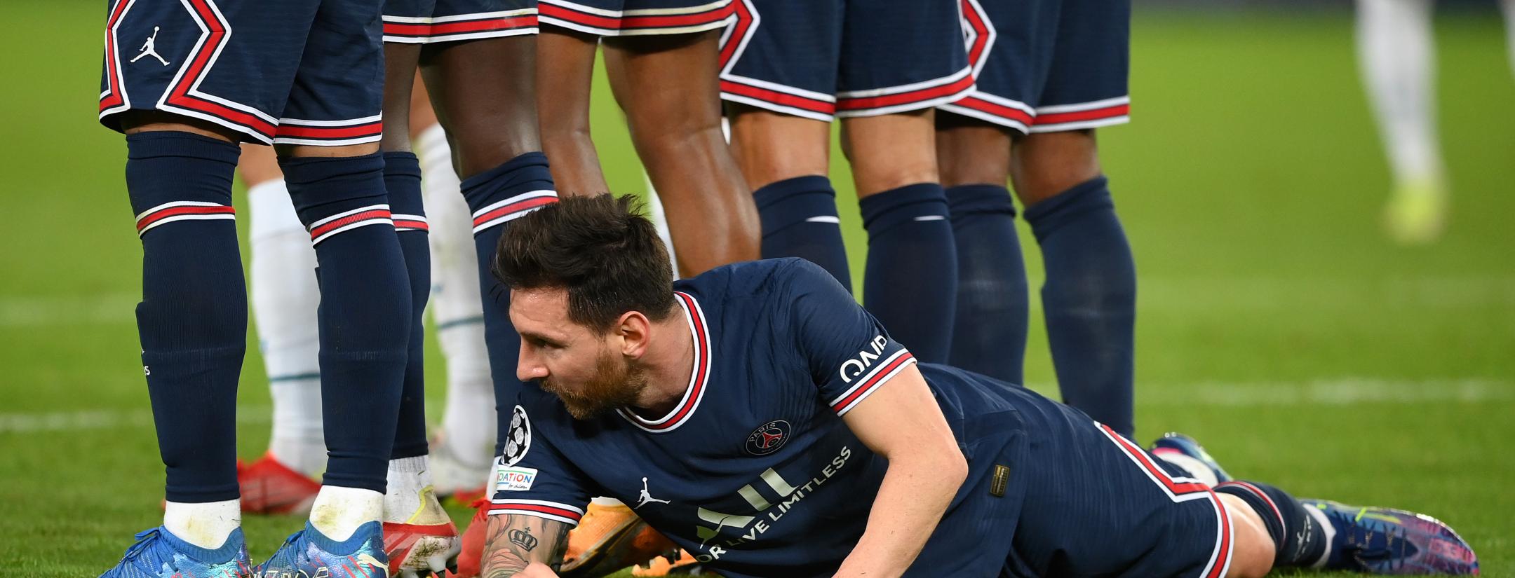 Jugador Acostado En La Barrera