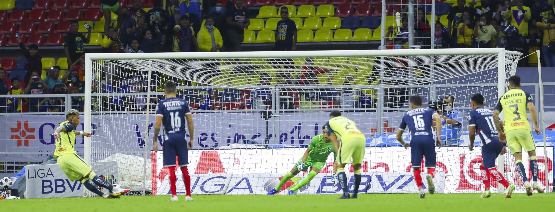 Penal de Roger Martínez