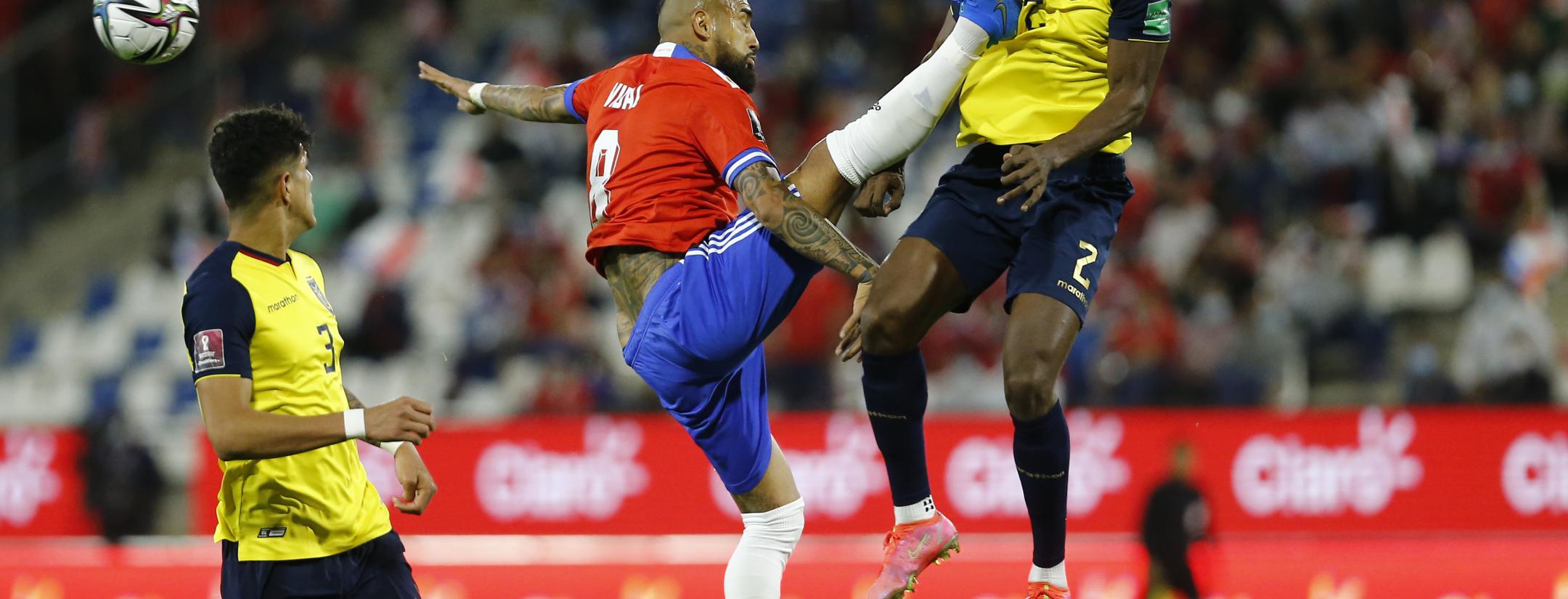 Patada de Arturo Vidal