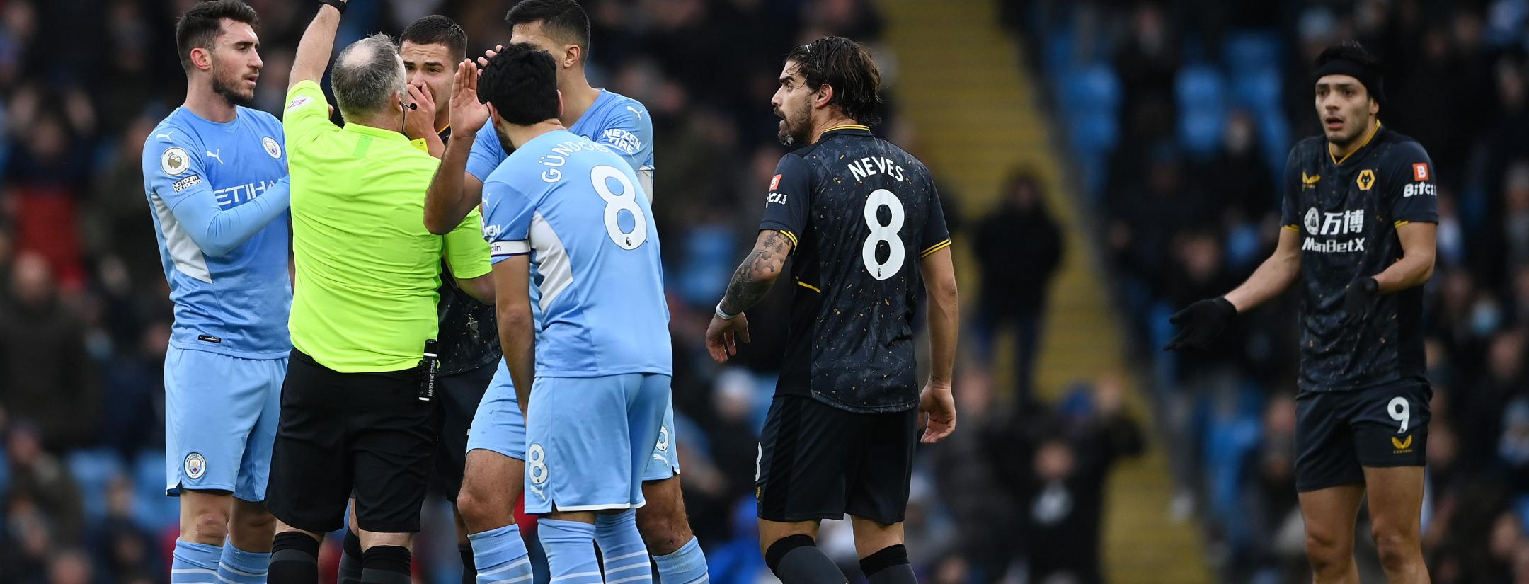 Tarjeta roja de Raúl Jiménez