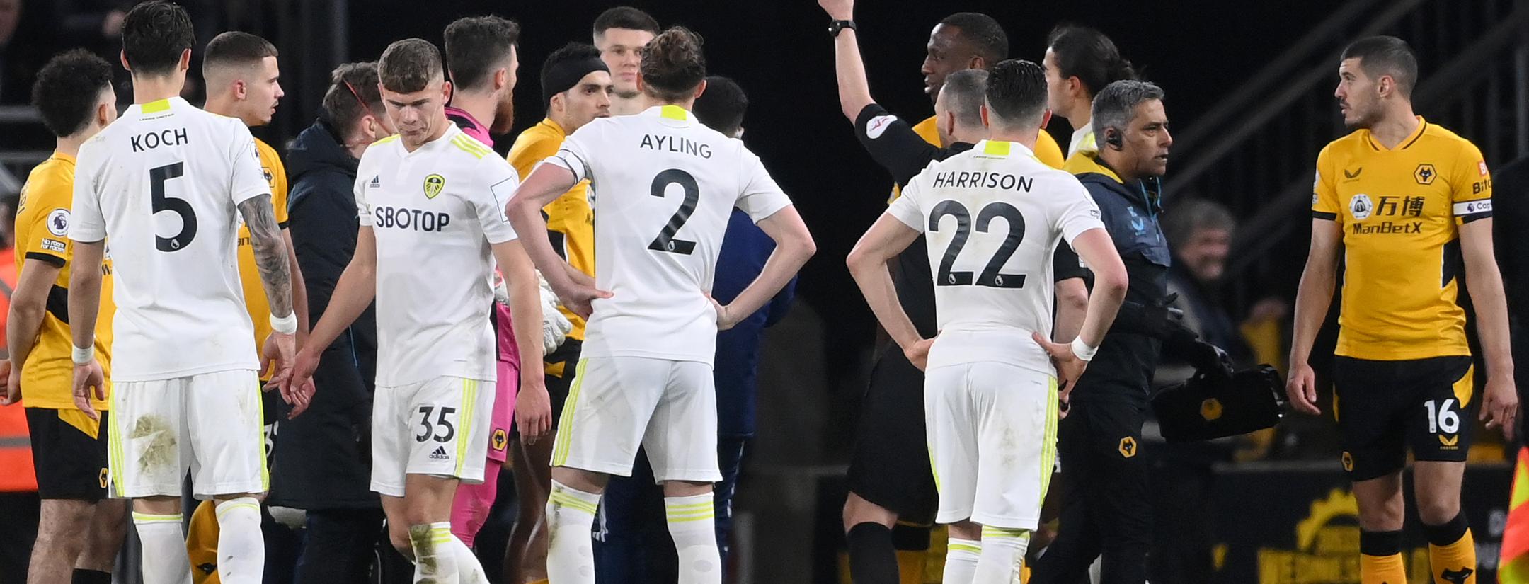 Tarjeta roja a Raúl Jiménez