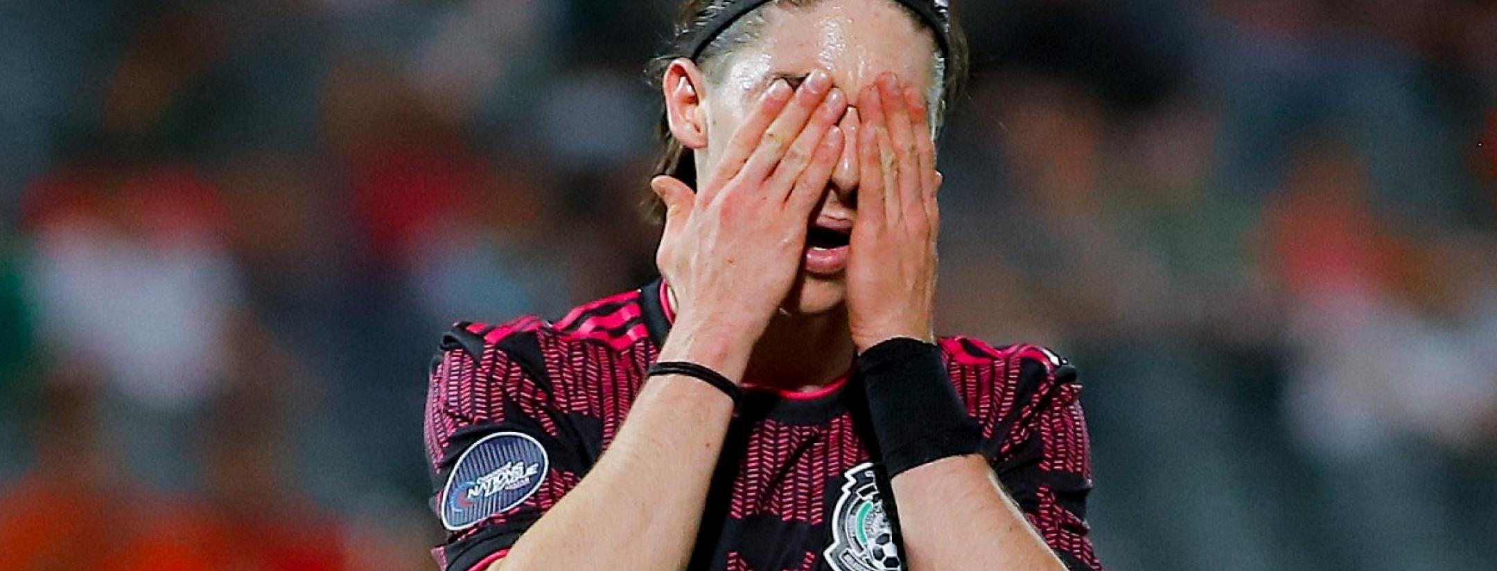 Marcelo Flores jugando por la selección mexicana