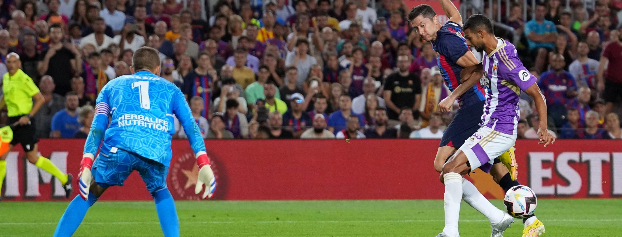 Robert Lewandowski backheel goal