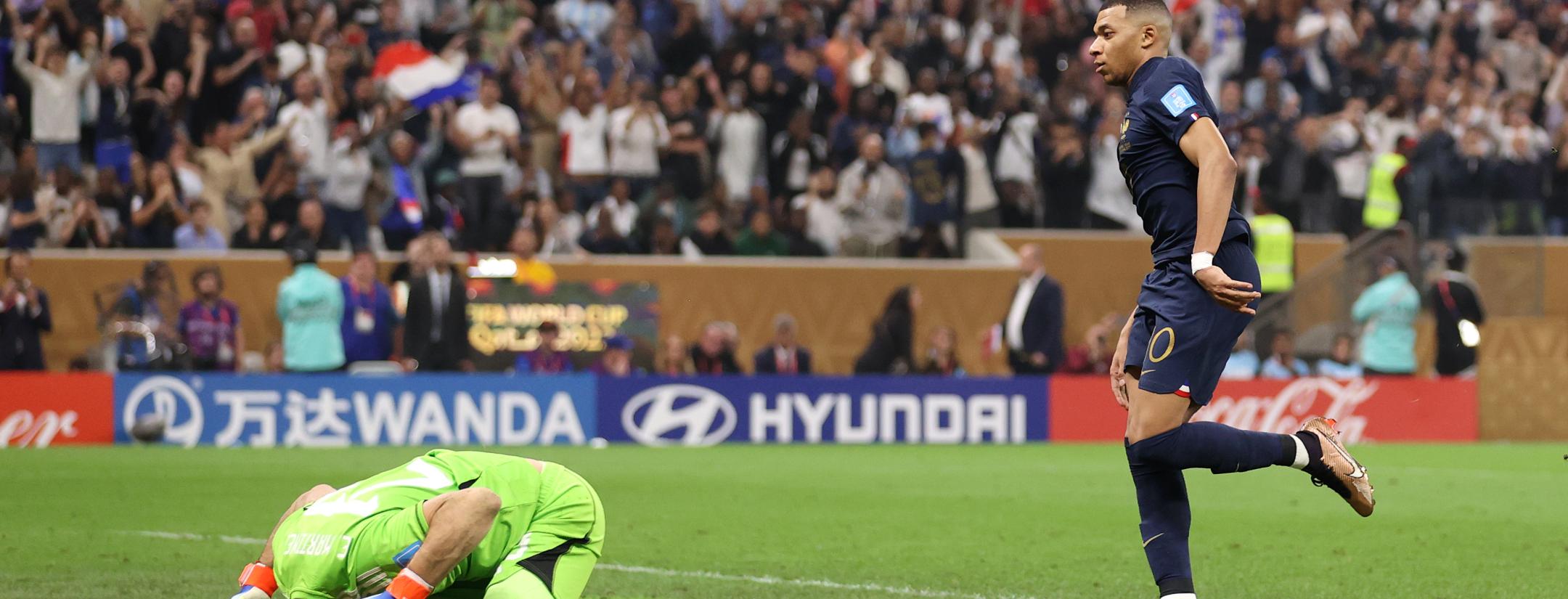 Emi Martinez vs Mbappe