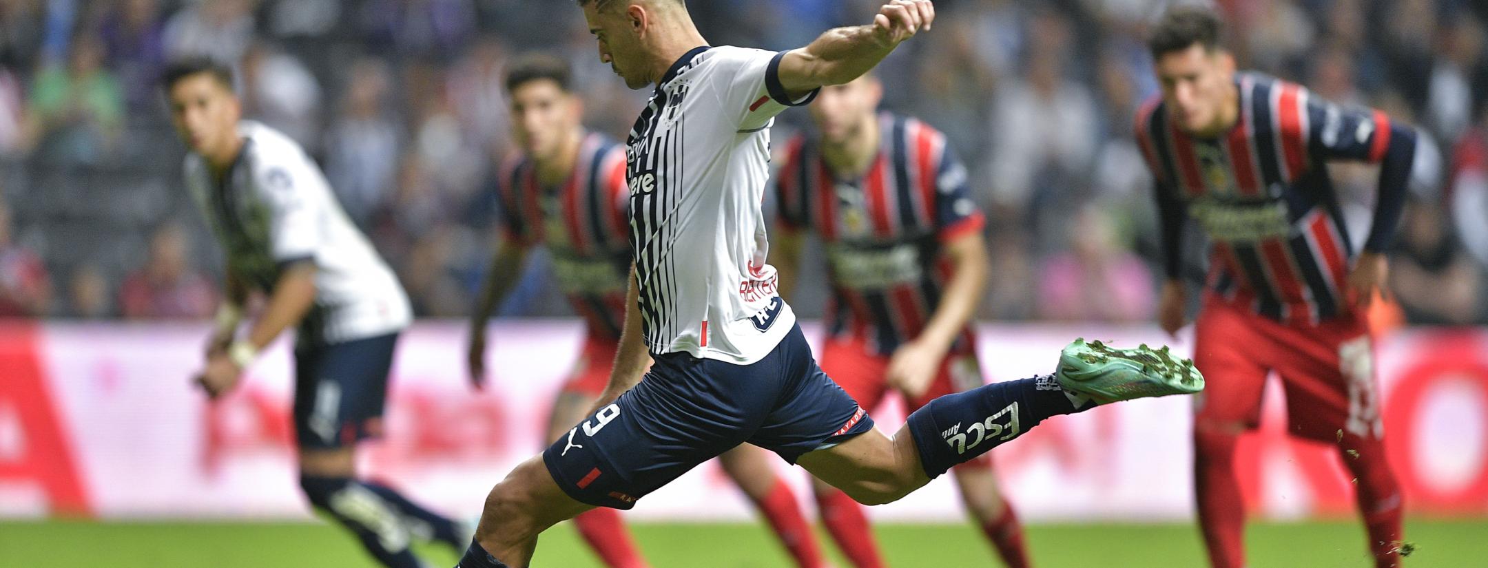 Penal de Germán Berterame vs Chivas