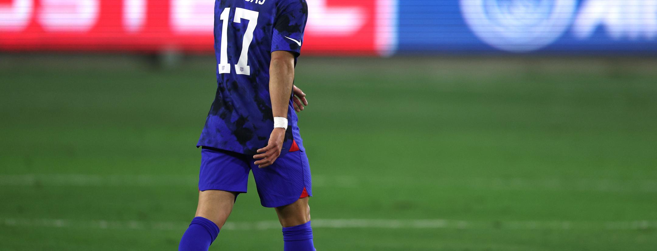 Alejandro Zendejas playing for the USMNT in a friendly against Serbia in 2023