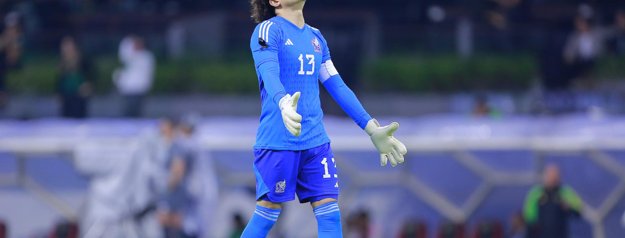 Abucheos a Memo Ochoa