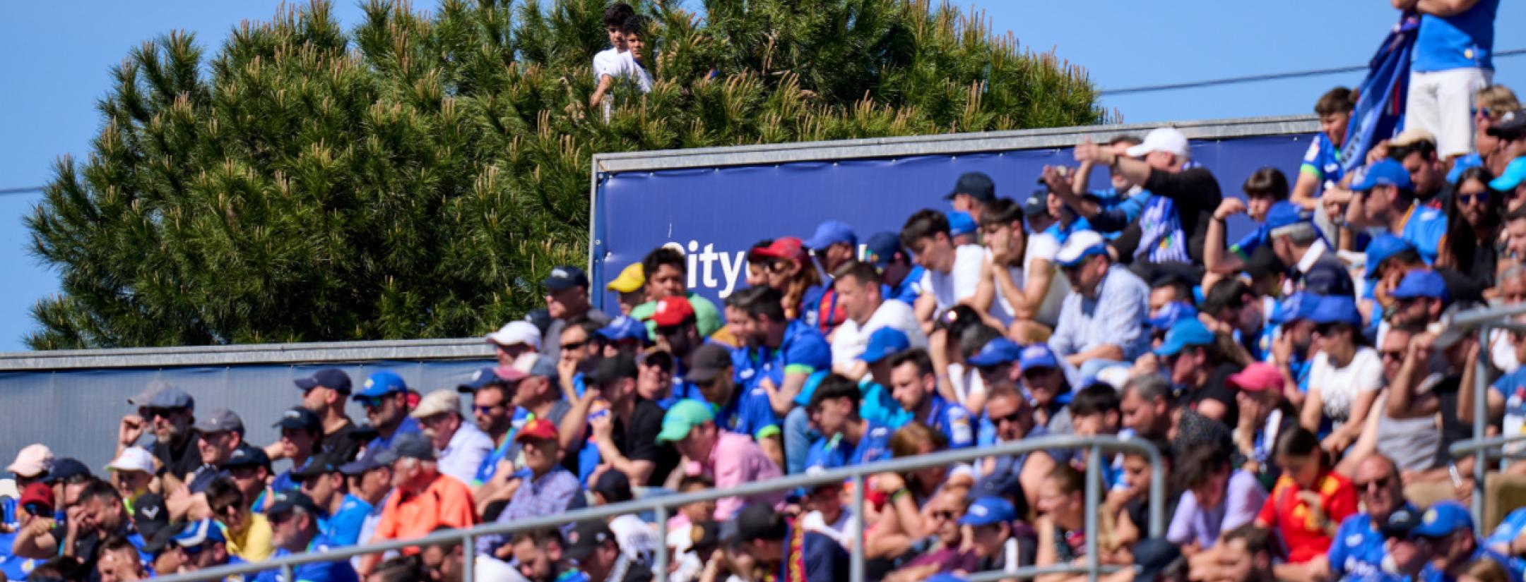 Fans in tree watching Barcelona vs Getafe