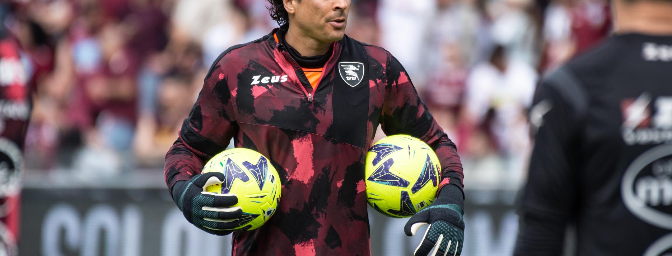 Salario de Memo Ochoa