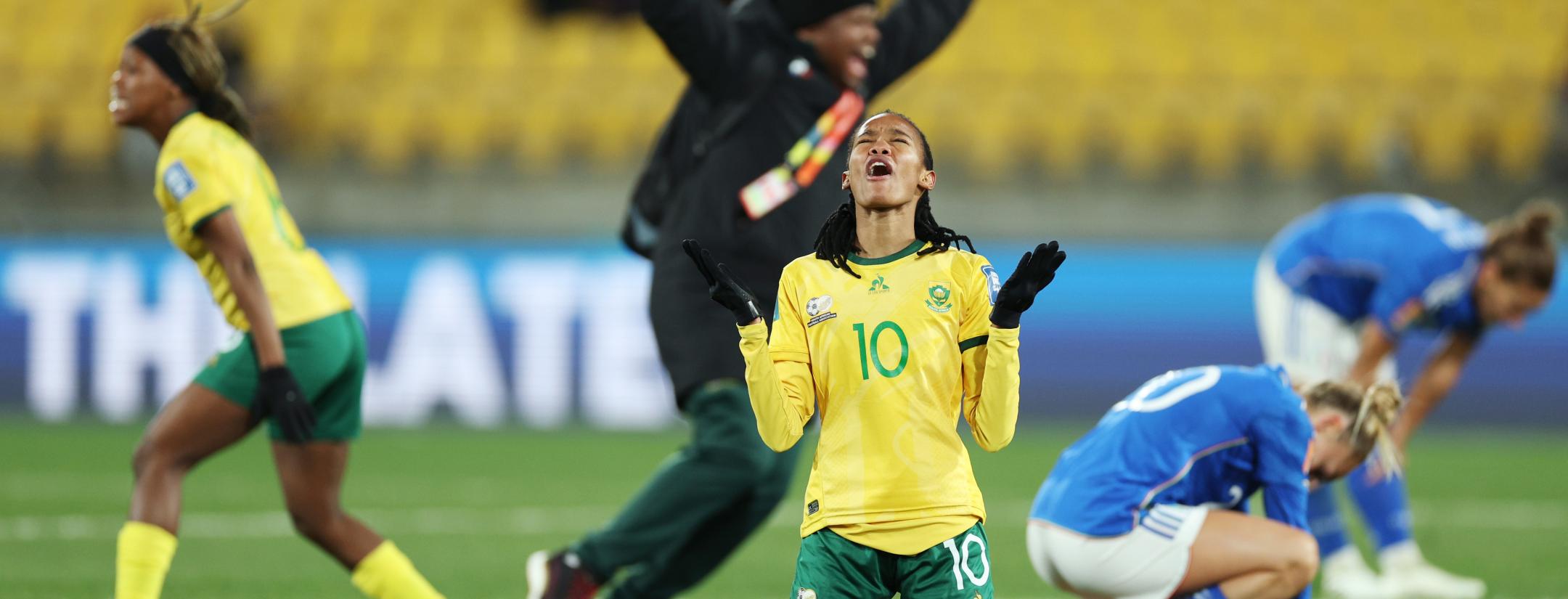 South Africa reaches World Cup Round of 16