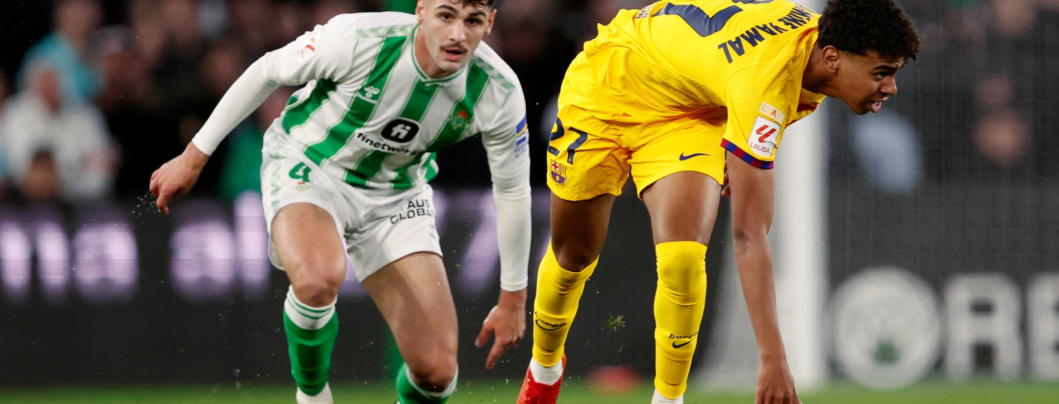 Johnny Cardoso battles Lamin Yamal in LaLiga