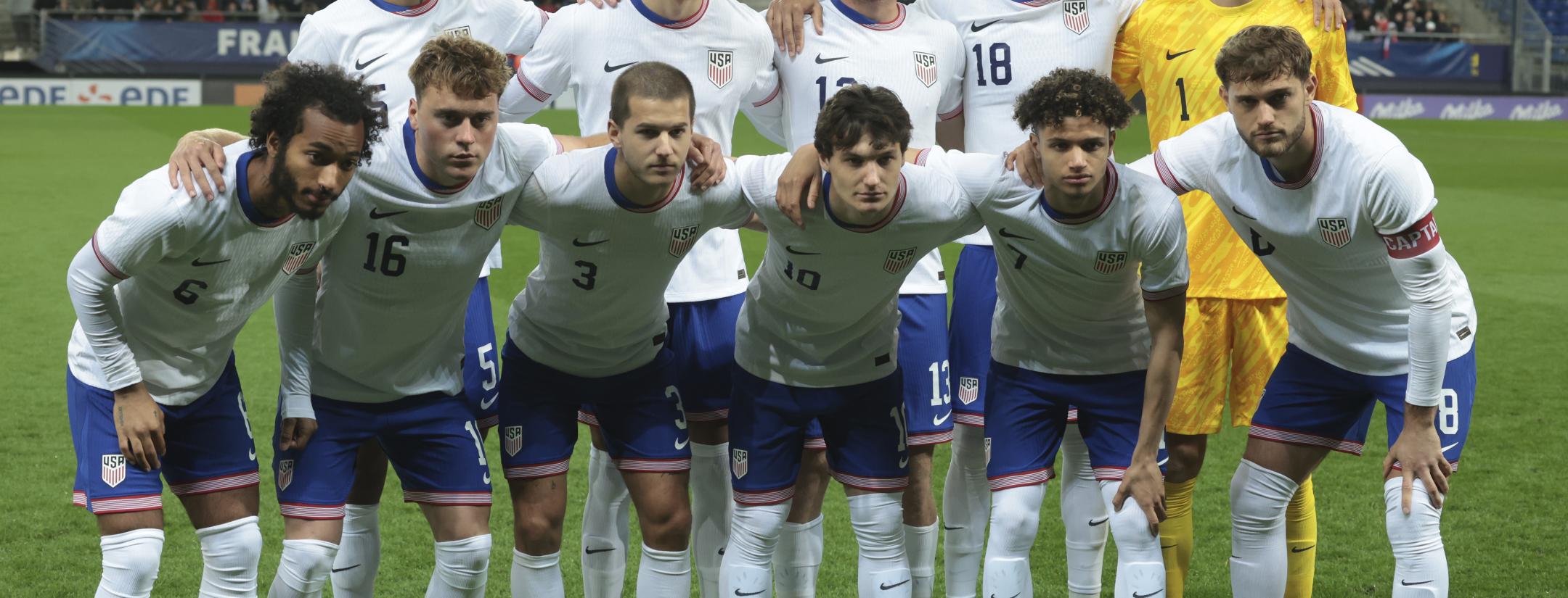Team USA poses before the U23 international friendly match against France