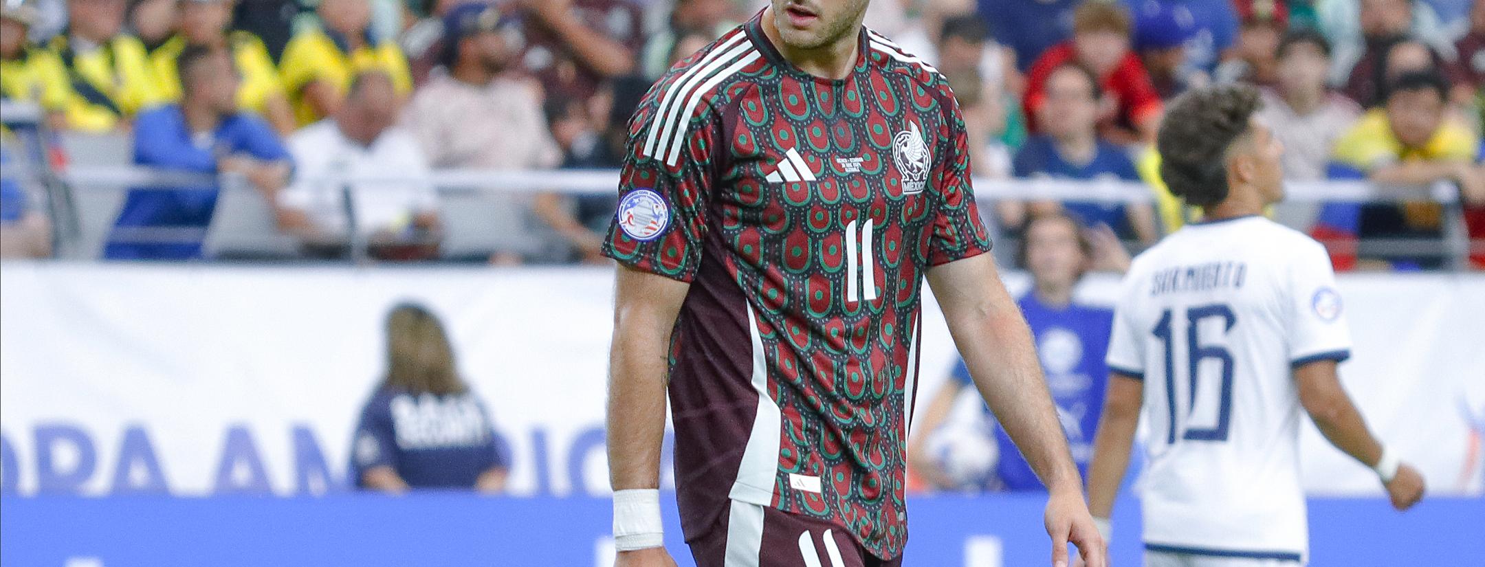 Santiago Gimenez of Mexico looks on during the CONMEBOL Copa America group B match between Mexico and Ecuador at State Farm Stadium on June 30, 2024 in Glendale, Arizona
