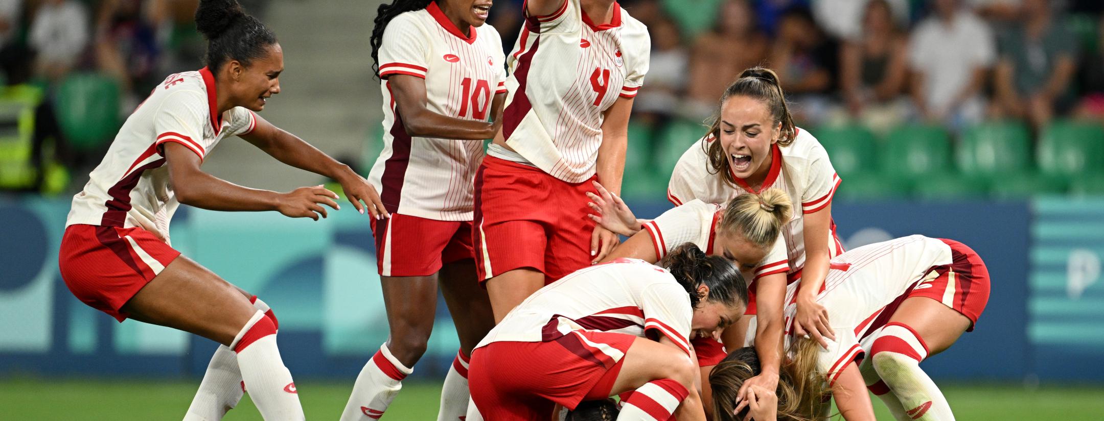 Canada celebrate late-winner against France in 2024 Paris Olympics