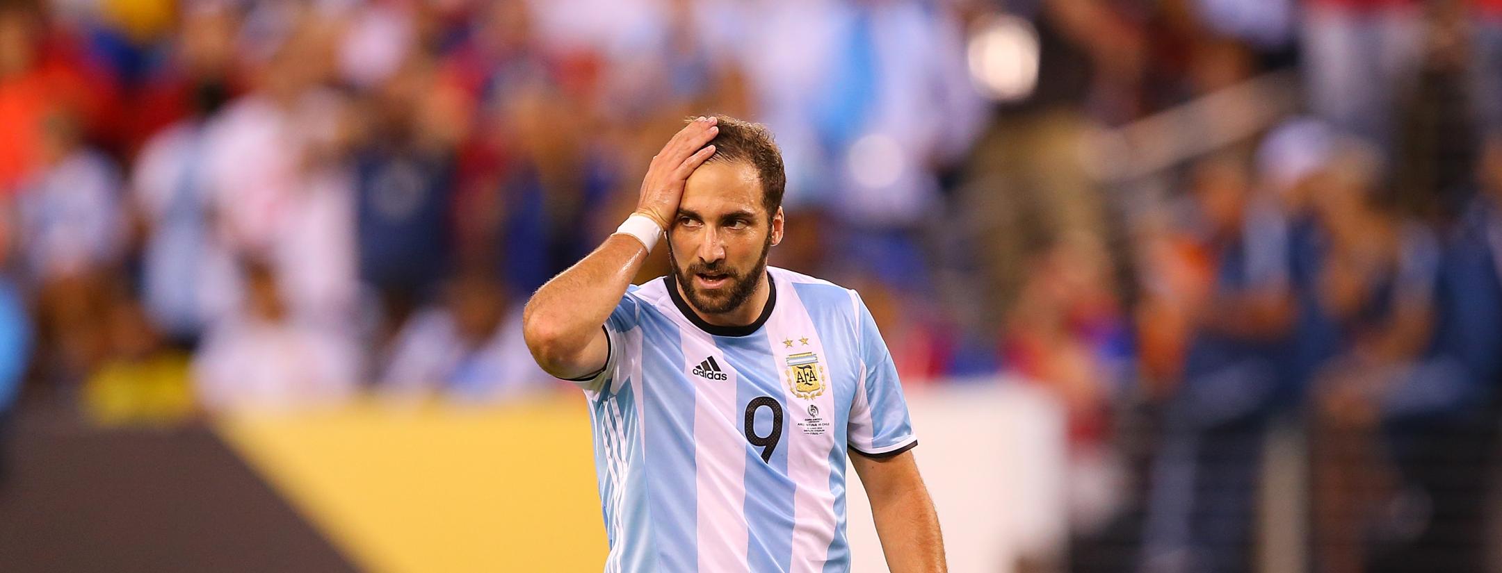 Gonzalo Higuain Argentina misses