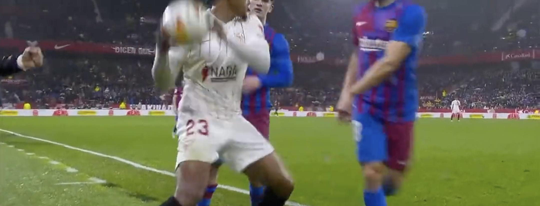 Jules Kounde Jordi Alba red card