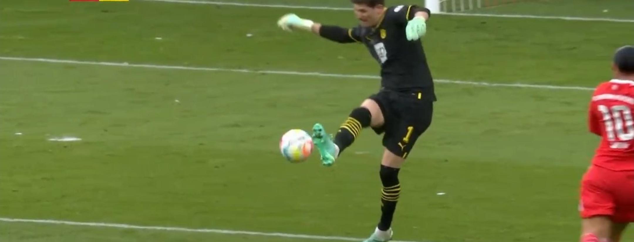 Gregor Kobel fail vs. Bayern Munich