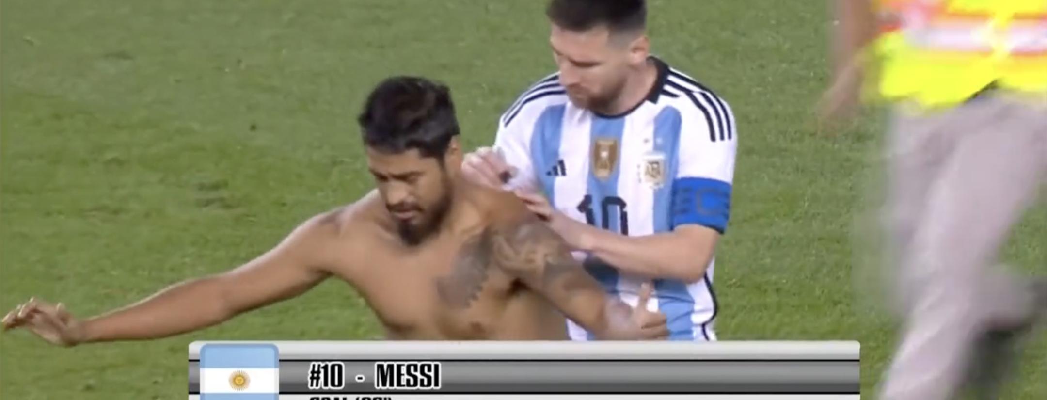 Messi pitch invaders