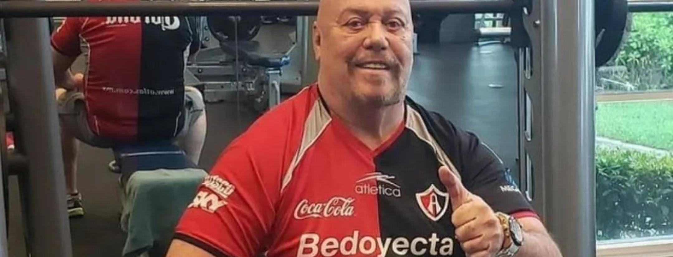 Perro Bermúdez se pinta escudo del Atlas