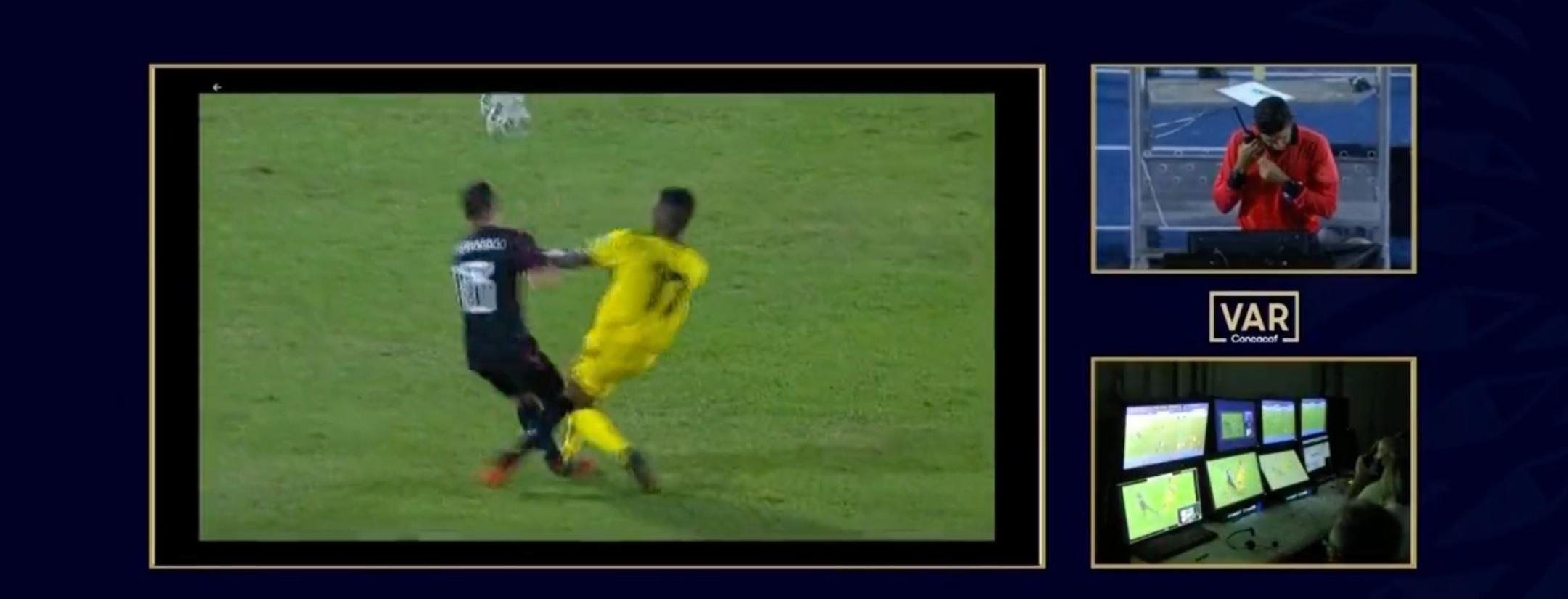 Primer expulsado por VAR
