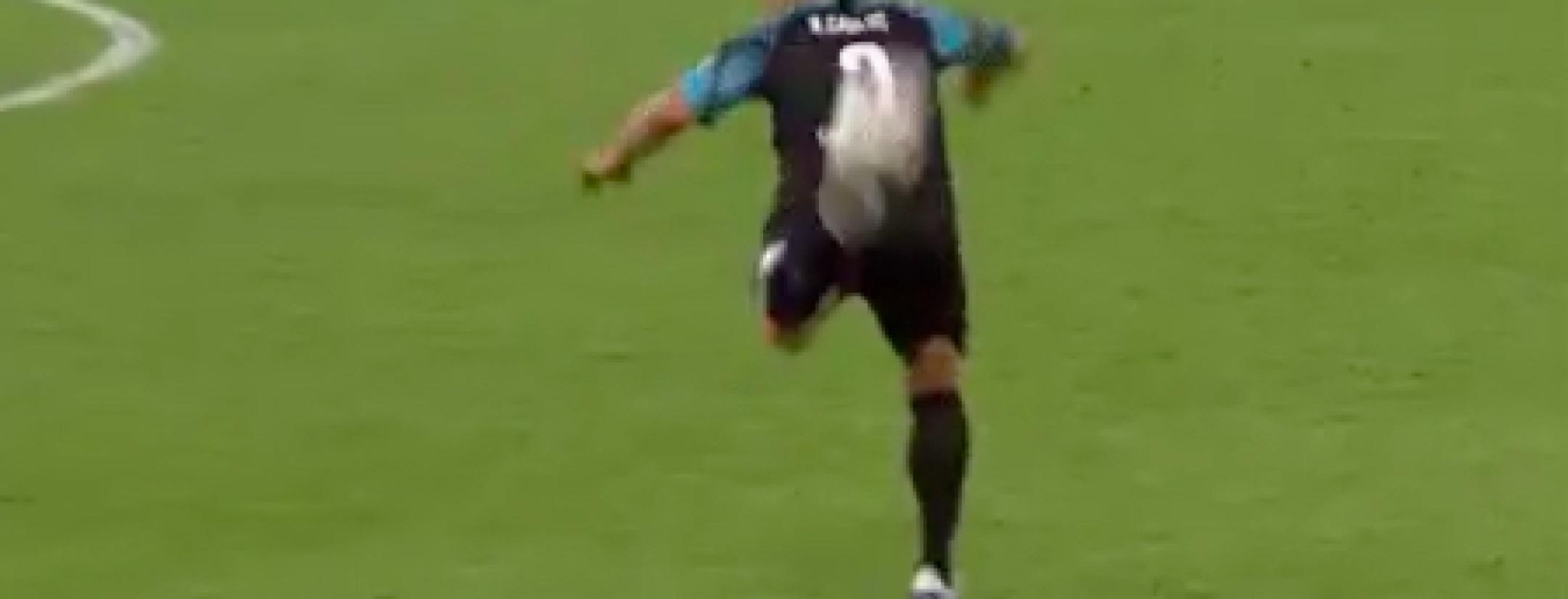 Roberto Carlos pass at Soccer Aid