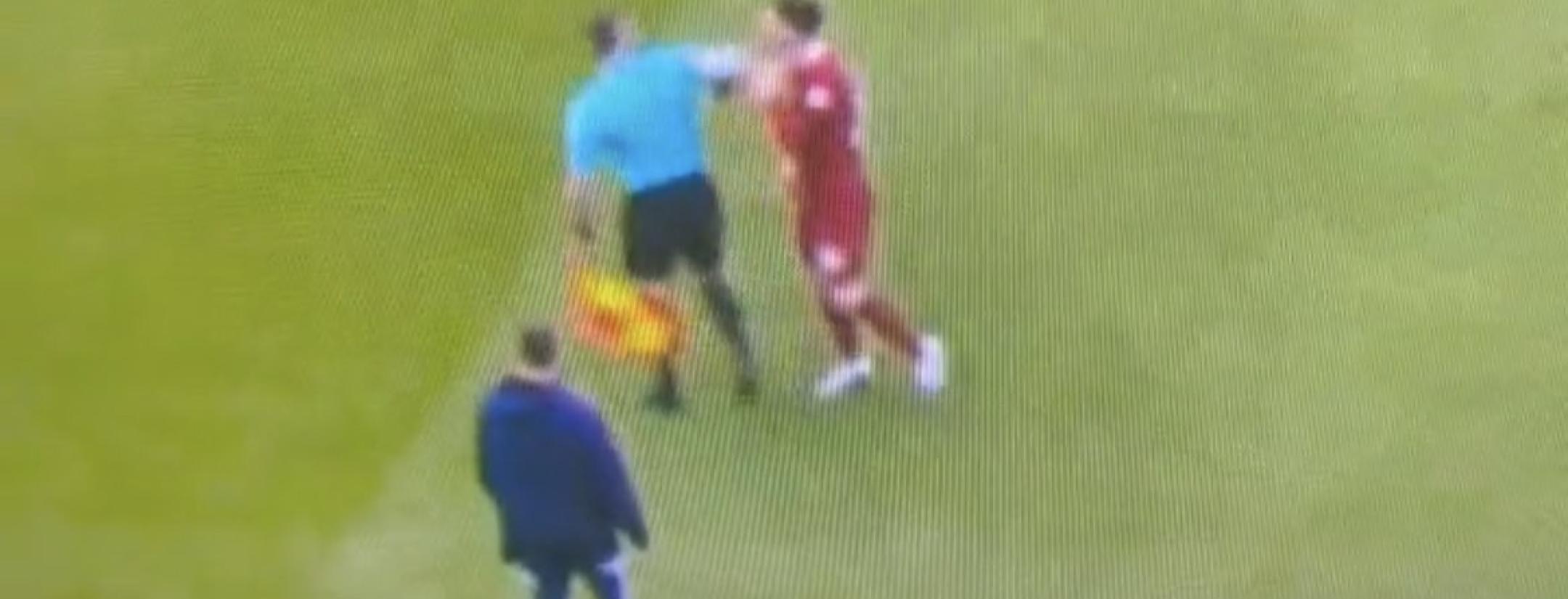 Ref elbows Robertson video