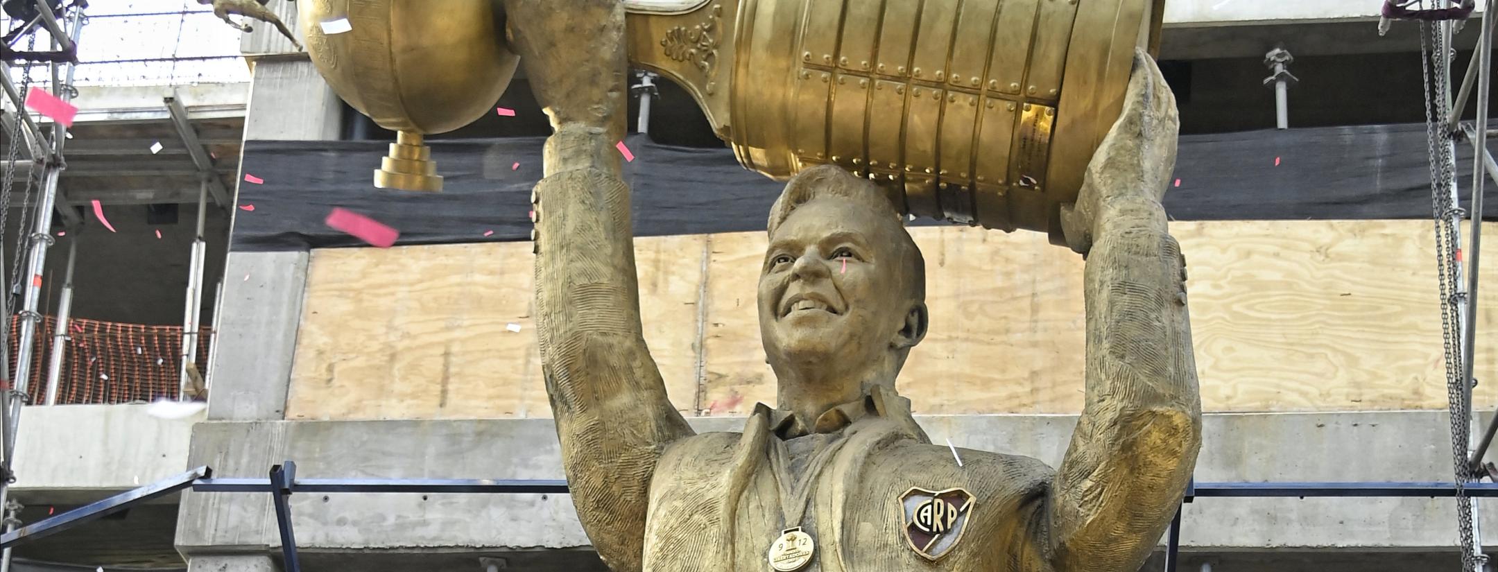 Marcelo Gallardo statue bulge
