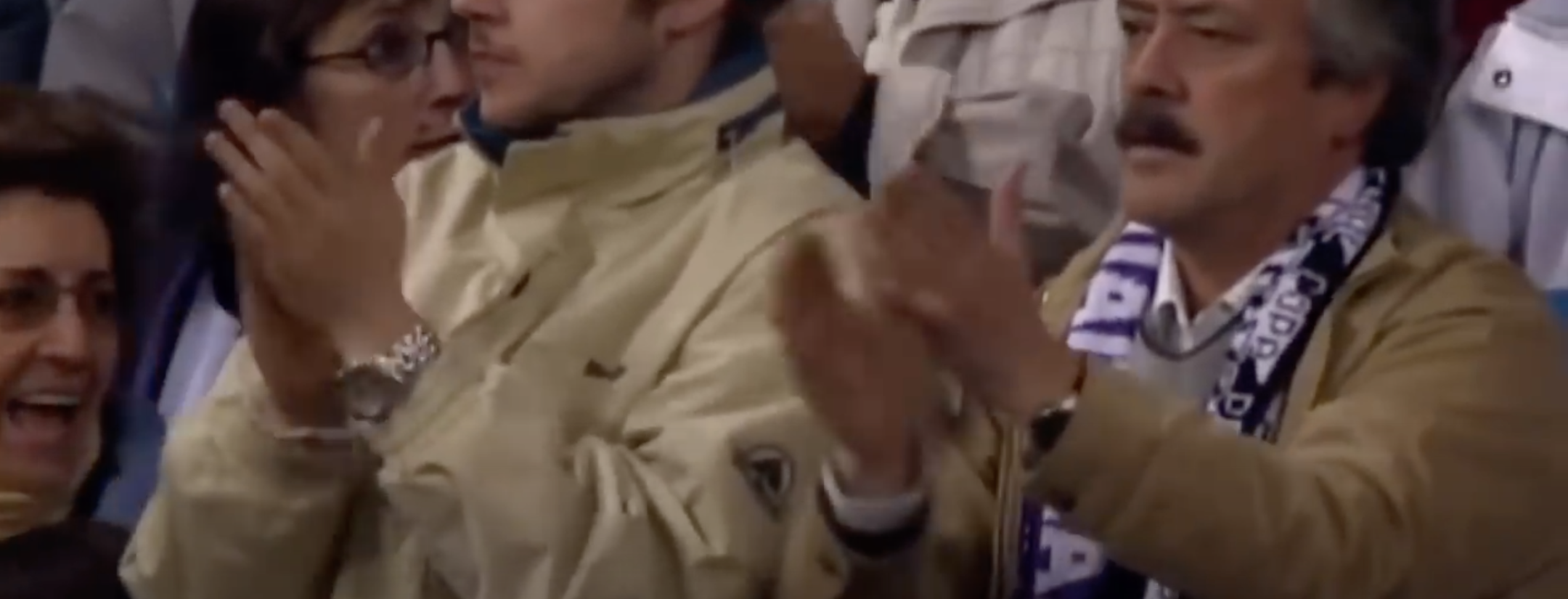 Ronaldinho standing ovation