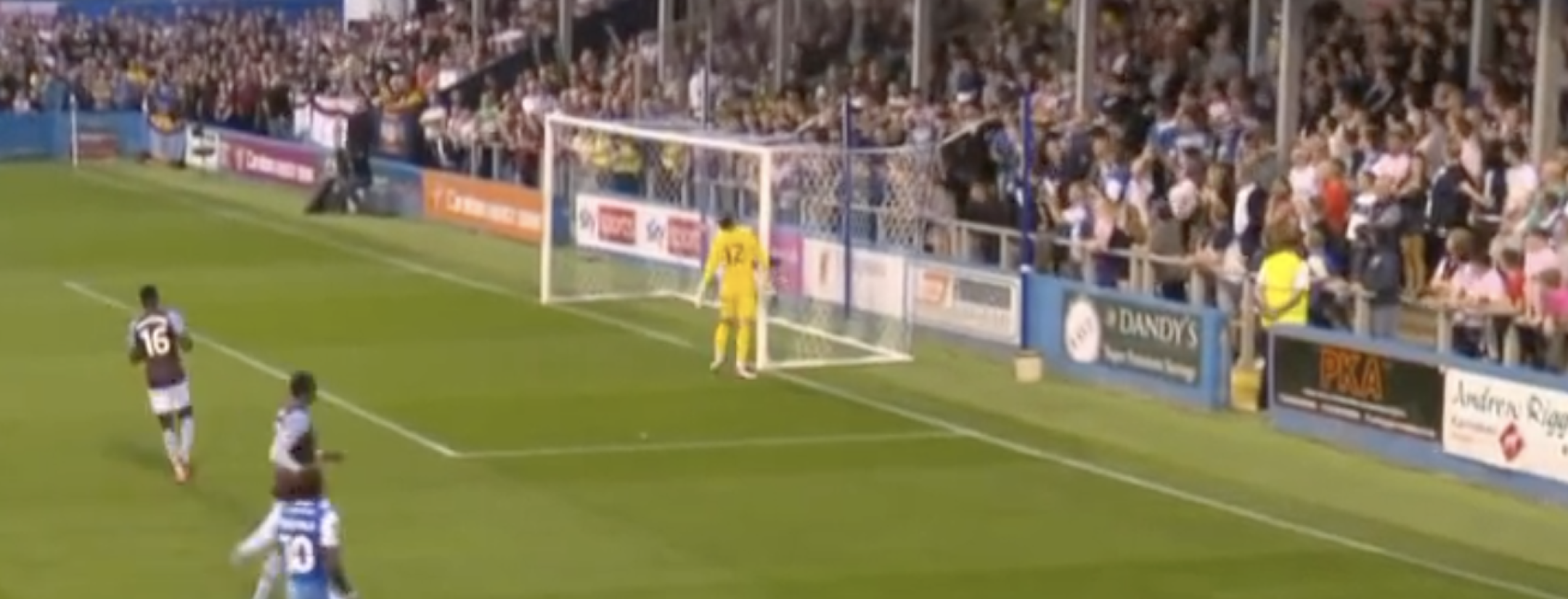 Offrande Zanzala shot breaks light