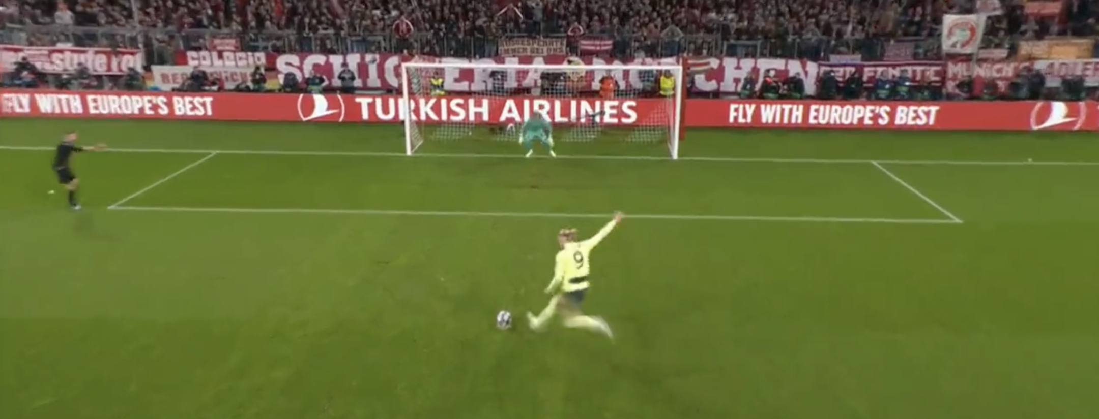Erling Haaland penalty miss vs. Bayern