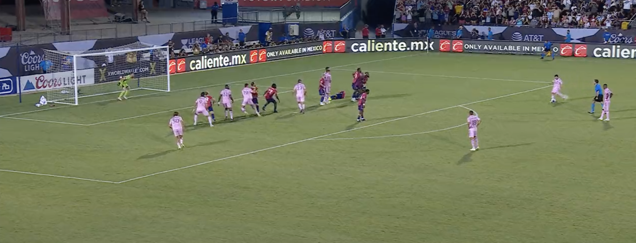 Lionel Messi free kick vs FC Dallas