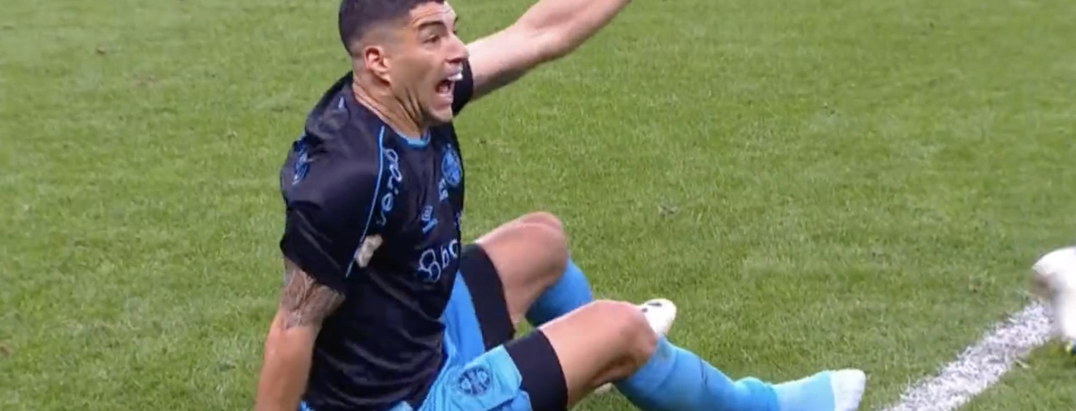 Suarez shoe gets thrown