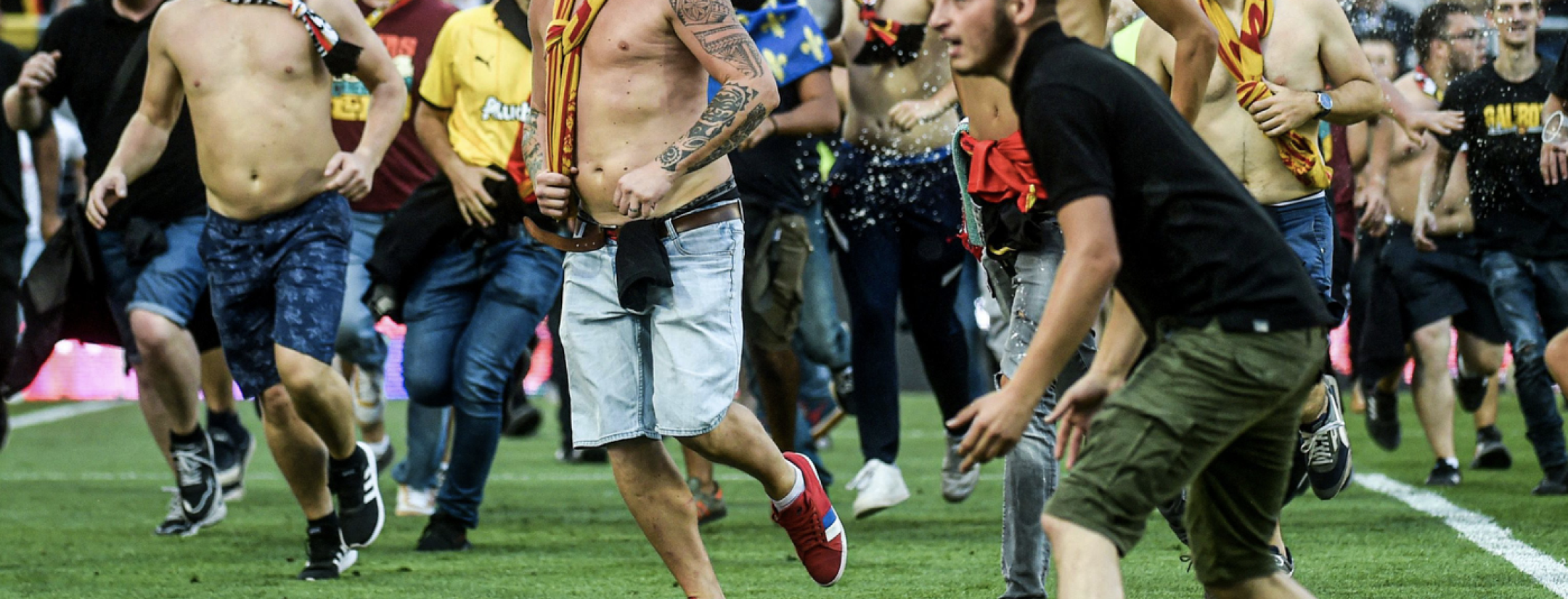 Lens Fans Storm Pitch