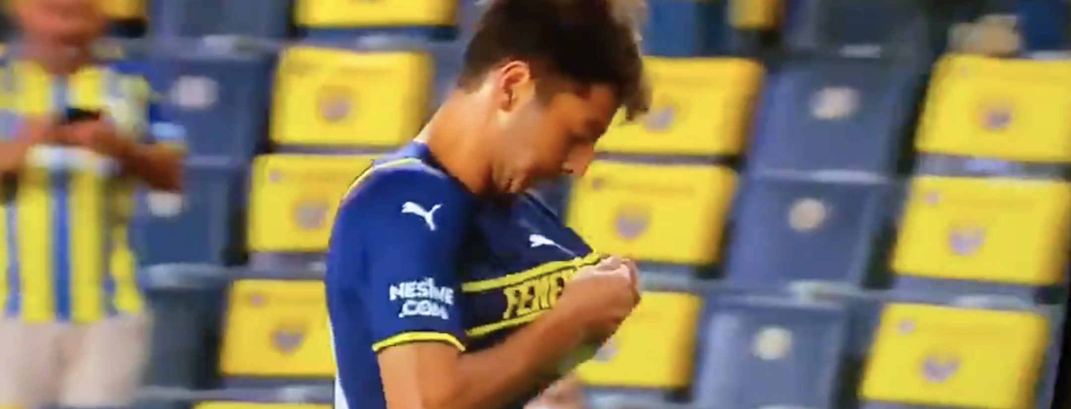 Player Tries To Kiss Badge