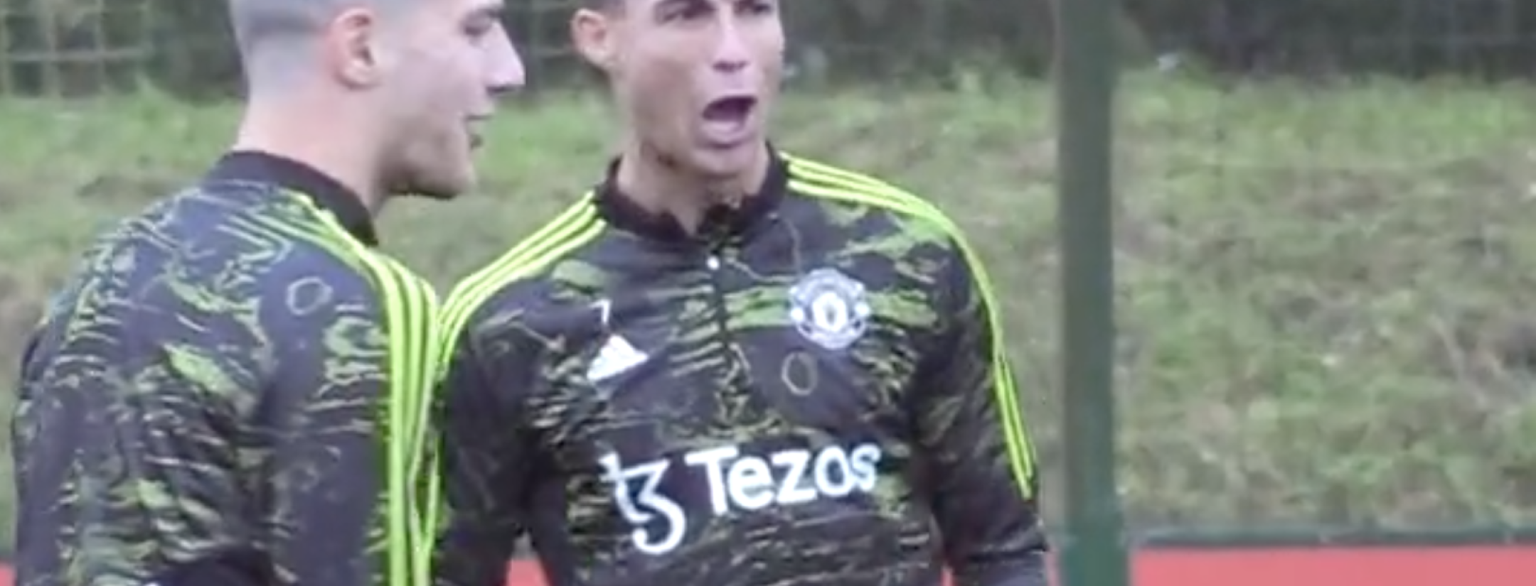 Ronaldo nutmegs Martinez